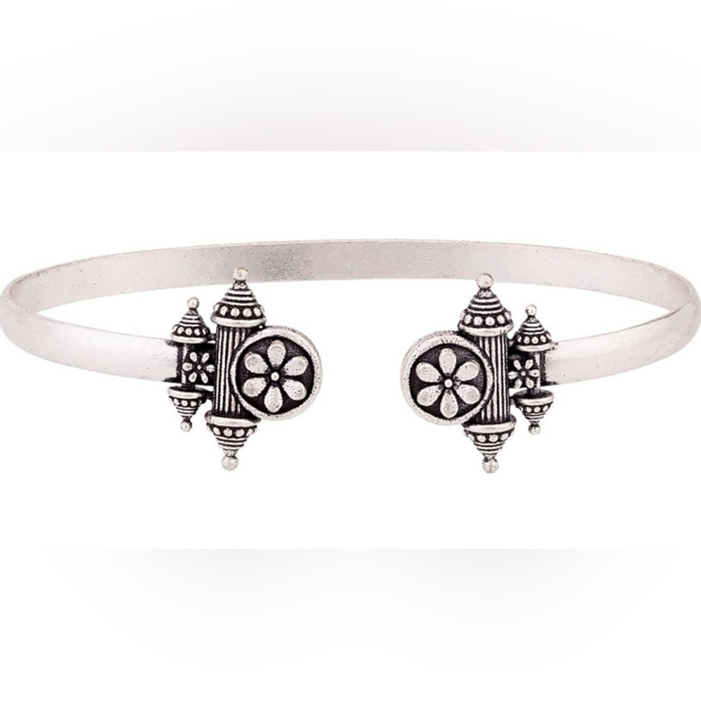 Trendy Jewels Silver Floral Bracelet